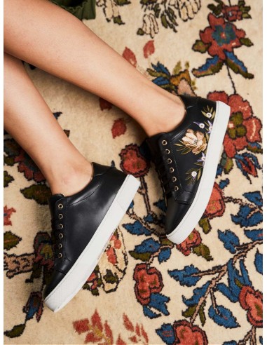 Virevolte Vegan Recycled Grain Leather Sneakers | Black ouvre sa boutique