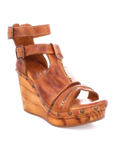 Bedstu Women's 'Princess' Pecan Leather Wooden Wedge Heels brillant des détails fins