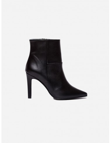 Rose Vegan Apple Leather  Heeled Ankle Boots | Black est présent 