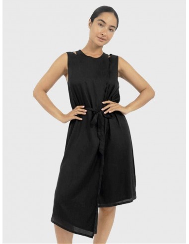 Funchal TENCEL™ Modal Asymmetric Wrap Dress | Black chez Cornerstreet bien 