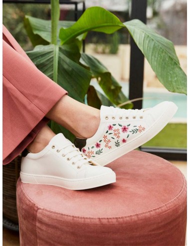 Virevolte Recycled Grain Leather Embroidered Vegan Sneakers | Primrose de la marque