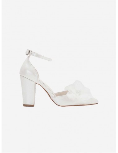 Cassia Vegan Leather Floral Block Wedding Heels | Ivory est présent 