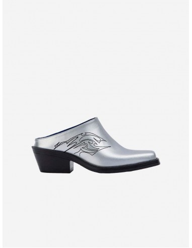 Regan Vegan Apple Leather Western Mules | Silver Dans la société mordern