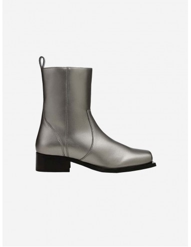 Karel Plus Vegan Apple Leather Ankle Boots | Silver s'inspire de l'anatomie humaine